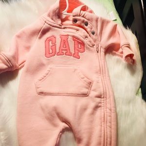 Baby gap onesie